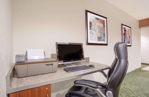 Sutton Hotel | Microtel Inn and Suites Gassaway