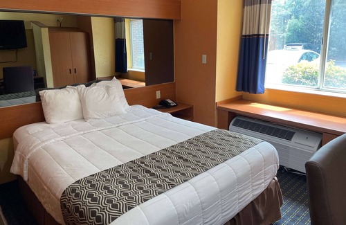 Central Newport News Hotel | Microtel Inn by Wyndham Newport News Airport