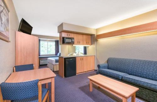 Hazelton Hotel | Microtel Inn & Suites by Wyndham Hazelton/Bruceton Mills