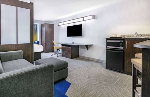Austin Hotel | Microtel Inn & Suites by Wyndham Austin Airport