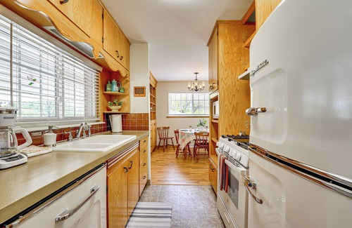 Monett House | Mid-Century 1950s Retreat w/Rec Room in Monett!