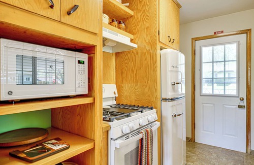 Monett House | Mid-Century 1950s Retreat w/Rec Room in Monett!