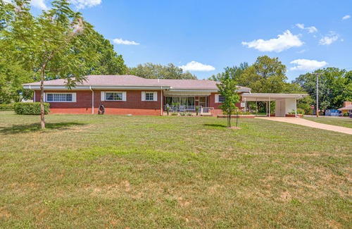 Monett House | Mid-Century 1950s Retreat w/Rec Room in Monett!