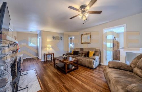 Lake Ozark House | Mid-Century Cabin