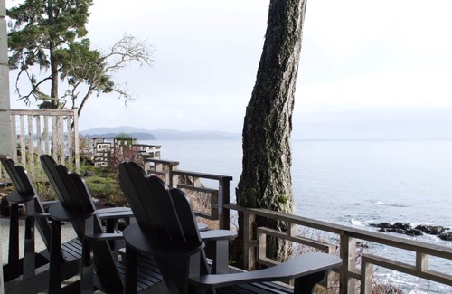 Otter Point Cottage | Mid-Century Modern Cottage on oceanfront