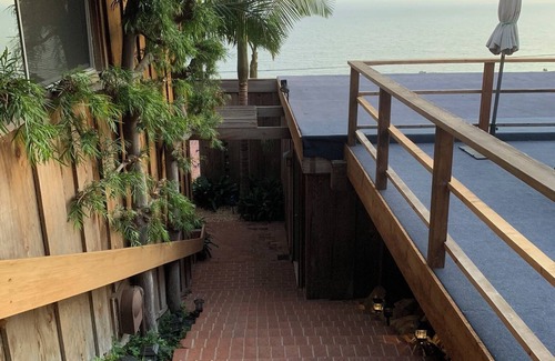 Eastern Malibu House | Mid-century modern Malibu home with ocean views and office to work from home