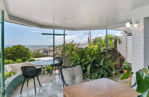Liliha - Kapalama House | Mid-Century + Views & Privacy near Downtown Honolulu.