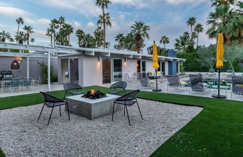 Vista Las Palmas House | Mid-Century w/ Pool, Mountain Views and Easy Walk to Downtown Palm Springs