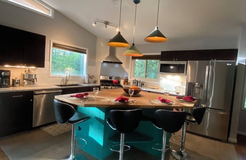 Hillsdale House | Mid-Mod Amazing! 2.9mi to UA. Chef’s Kitchen. Views to Private Yard & Fire Pit