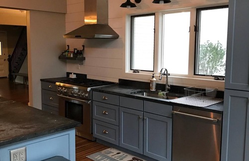 Middlebury House | Middlebury Gem open concept and 5 minutes from town