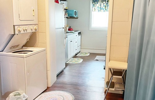 Hays House | MIDMOD ON SIXTH - Fun retro house downtown!