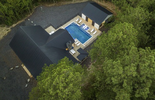 Broken Bow Cabin | Midnight Cowboy, Outdoor Pool, Swing Set, Shuffleboard, Arcade Game, Hot Tub