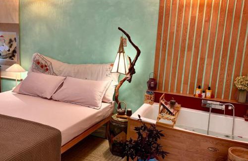 Rione II Trevi Apartment | Midorigami Jacuzzi suite Spanish Steps apt