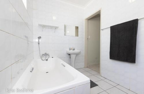 Greater Johannesburg Metropolitan Area House | Midrand Premium Villa at Noordwyk