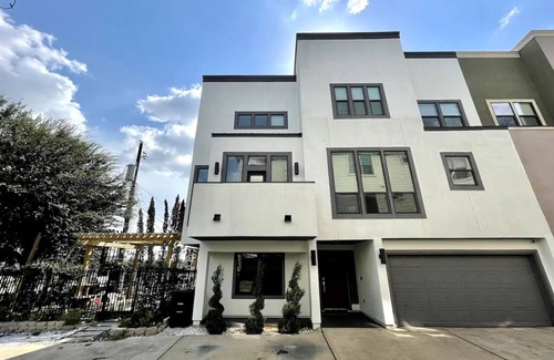 Midtown House | Midtown Houston Townhome - Minutes from downtown and night life!