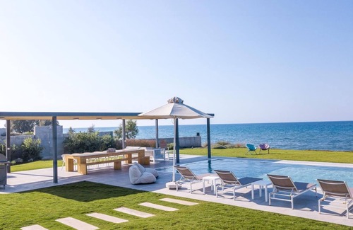 Fanai Villa | Miguel Luxury Beachfront Villa with Jacuzzi & Private Beach