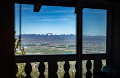 Tahoe Village House | Mile High Mountain - Carson Valley Views