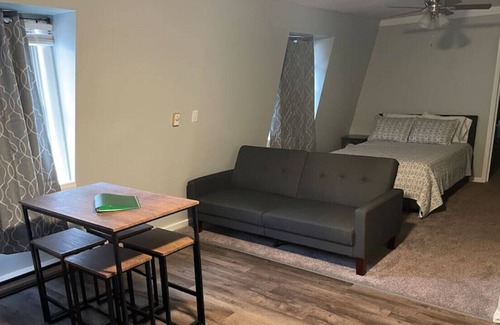 Pulaski Apartment | Mill House Market Suite B