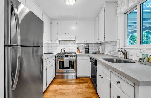 Mill Valley Apartment | Mill Valley Apartment: Walking Distance to DT