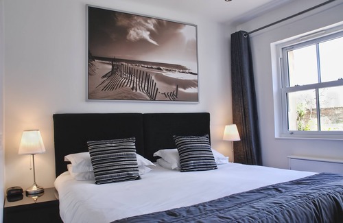 Ayr House | Miller House