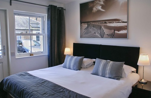 Ayr House | Miller House
