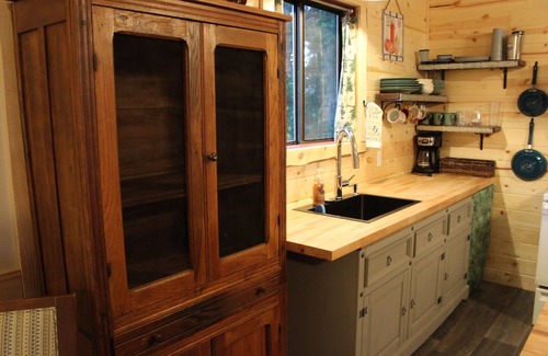 Bruno House | Millers Landing 1 - Sleeps 6. MINUTES to Lower Buffalo River