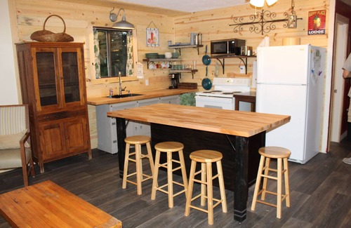 Bruno House | Millers Landing - Sleeps 14. HOT TUB. 2mi to Lwr Buffalo Rvr
