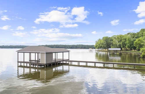 Dogwood House | Million Dollar Lakeview on Lake Bob Sandlin