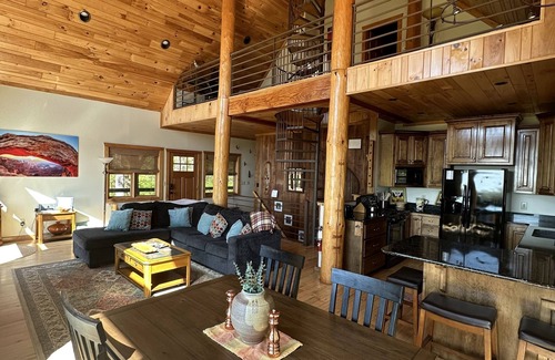 Lenoir House | Million-dollar view, Hot tub, pool table, foosball, fire pit high-speed internet