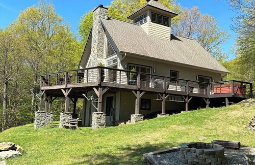 Lenoir House | Million-dollar view, Hot tub, pool table, foosball, fire pit high-speed internet