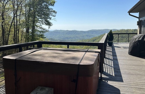 Lenoir House | Million-dollar view, Hot tub, pool table, foosball, fire pit high-speed internet