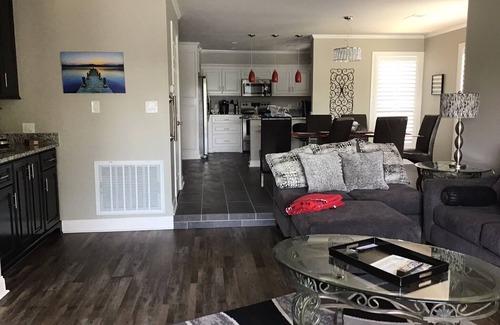 Mid America Condo | Million dollar VIEW, SLEEPS 6, KING, QUEEN, 2 DAY BEDS WITH ALL LINENS, 4 TVs