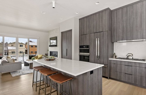 Southern Crossing House | Millpointe Modern 4.0 - Luxury Meets Location - Sauna, Cold Plunge, Concerts!