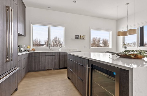 Southern Crossing House | Millpointe Modern 4.0 - Luxury Meets Location - Sauna, Cold Plunge, Concerts!