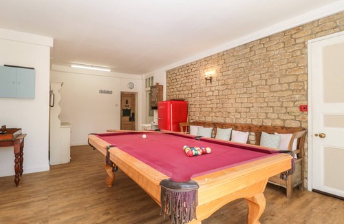 Corton House | MILTON MANOR, pet friendly, luxury holiday cottage in Milton On Stour