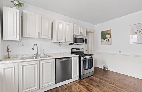 Bay View House | Milwaukee Bayview Getaway with Private Hot Tub