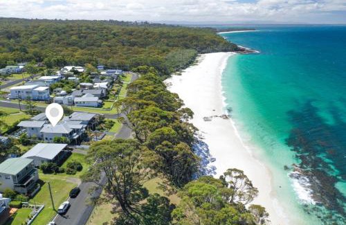Hyams Beach House | Mimosa Lodge - 250m to Chinamans Beach in Jervis Bay!