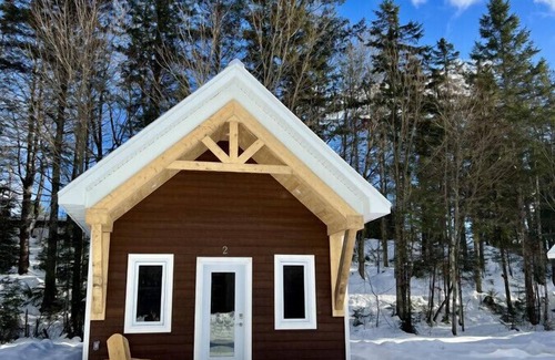 Saint-Gabriel-de-Valcartier Ski Chalet | Mini cottage # 2 by the river banks