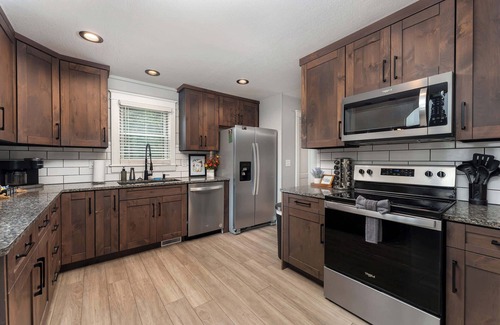 Wolf Laurel House | Min to Hatley Pt Stunning Mtn Views Hot Tub