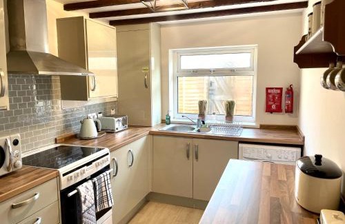 Trecynon House | Miners cottage(1840)Nr. Brecon,Tower Zip & Bike Pk