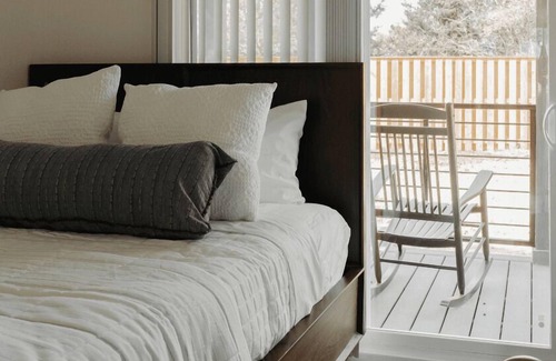 Wimberley Cabin | Mingo Cabin - Cabin sleeps up to 6 people. Pet friendly.