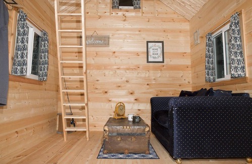 Wasaga Beach Cabin | Mini Home by the Beach