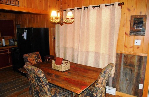 Lazy Acres Cabin | Mini-Moose Cabin-Best Value & Only Minutes to Yellowstone Park!