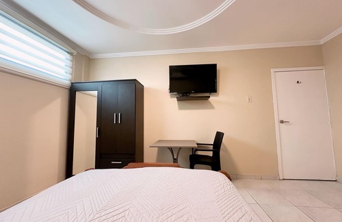 Garzota House | Mini Suite Equipada Frente al Aeropuerto!