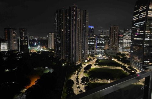 Pembo Apartment | Minimalist 1BR Exec Suite + Best City View of BGC