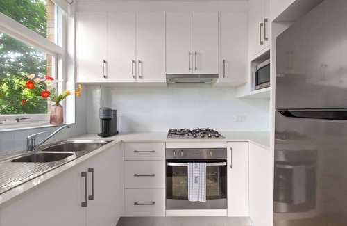 Mosman Apartment | Minimalist Mosman Essential Stay near Beach and Zoo