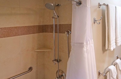 Golden Valley Apartment | Minneapolis Area Apartment, 8 Mi to Downtown!