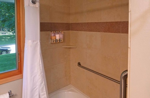 Golden Valley Apartment | Minneapolis Area Apartment, 8 Mi to Downtown!