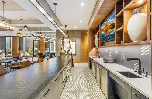 Reston Apartment | Mins from Home Depot | Reston Town Center | Heart of Reston