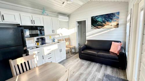 Crystal Beach House | Mins to Beach 2 Bdrm Sleeps up to 6 - New Listing!